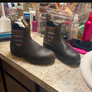 Hi I am selling my Blundstones size 9 US